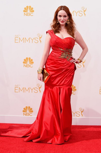 250814-emmy-christina-hendricks-398x600