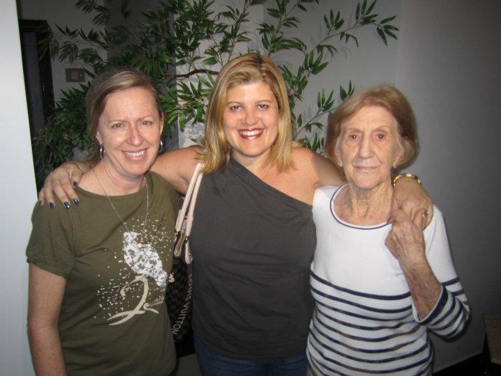 305699_260356600669216_915707882_n