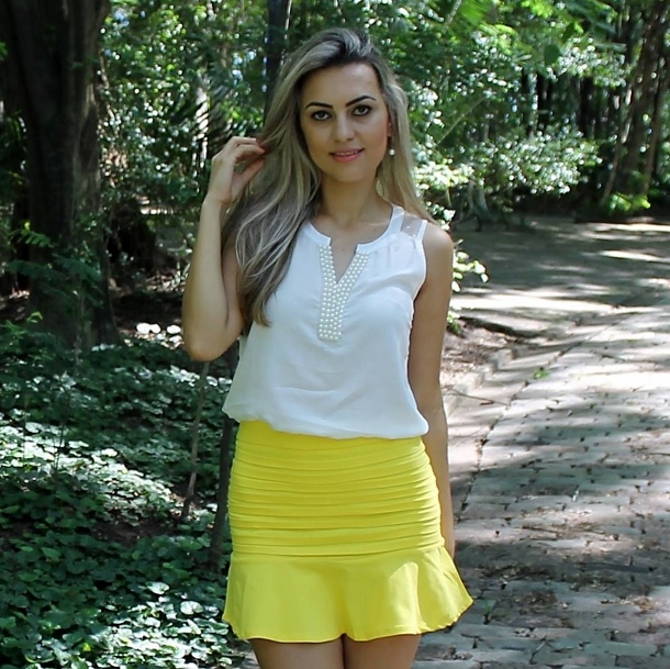 look_fim_de_ano_branco_amarelo